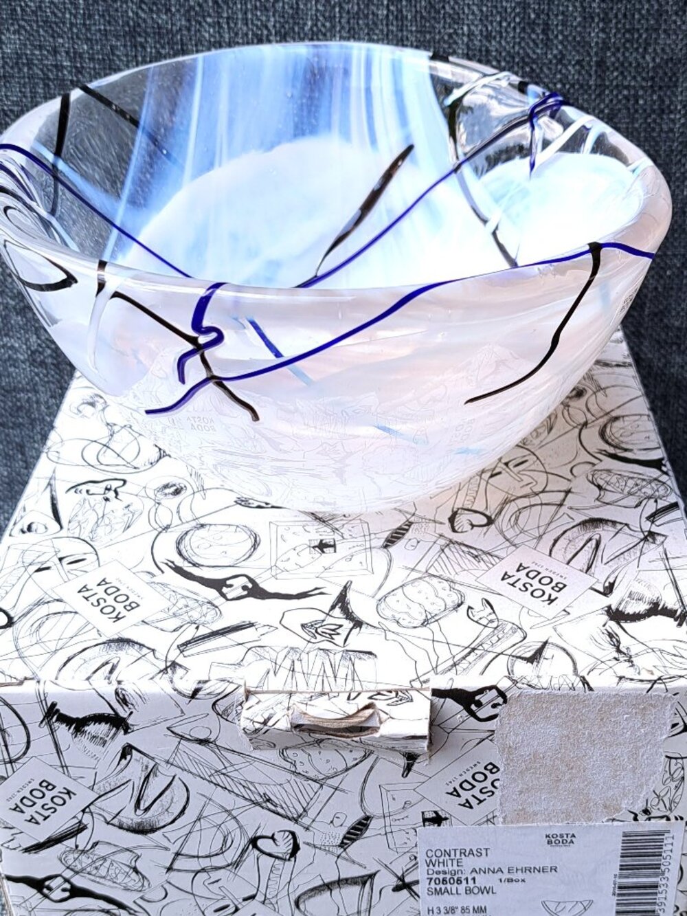 KOSTA BODA THICK HAND BLOWN ART GLASS BOWL W BOX WHITE CLEAR BLUE BLACK